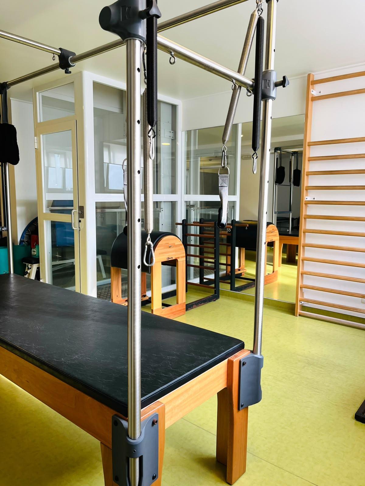 Sala de Pilates Clínico com aparelhos
