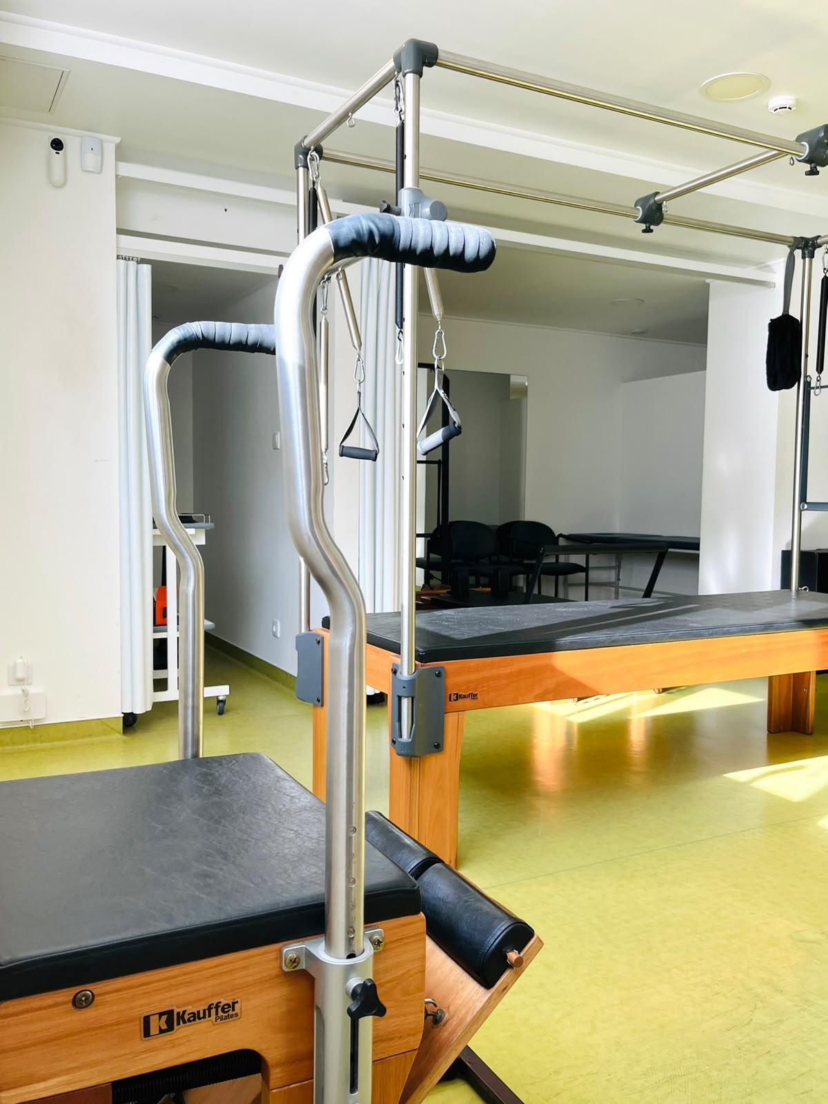 Sala de Pilates Clínico com aparelhos
